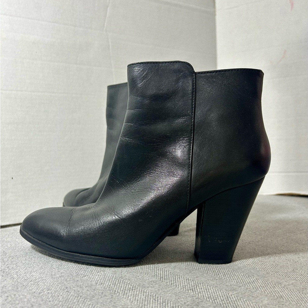 Adrienne Vittadini Black Ankle Boots Women’s Size 8 With Zipper and Chunky Heel